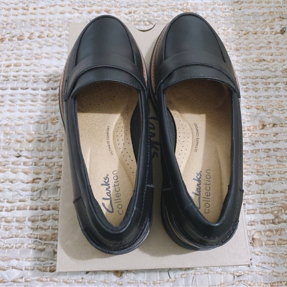 BNIB Clarks Womens Sharon Gracie Loafer 6 Wide Black Leather With Dark Tan Welt - Picture 2 of 5